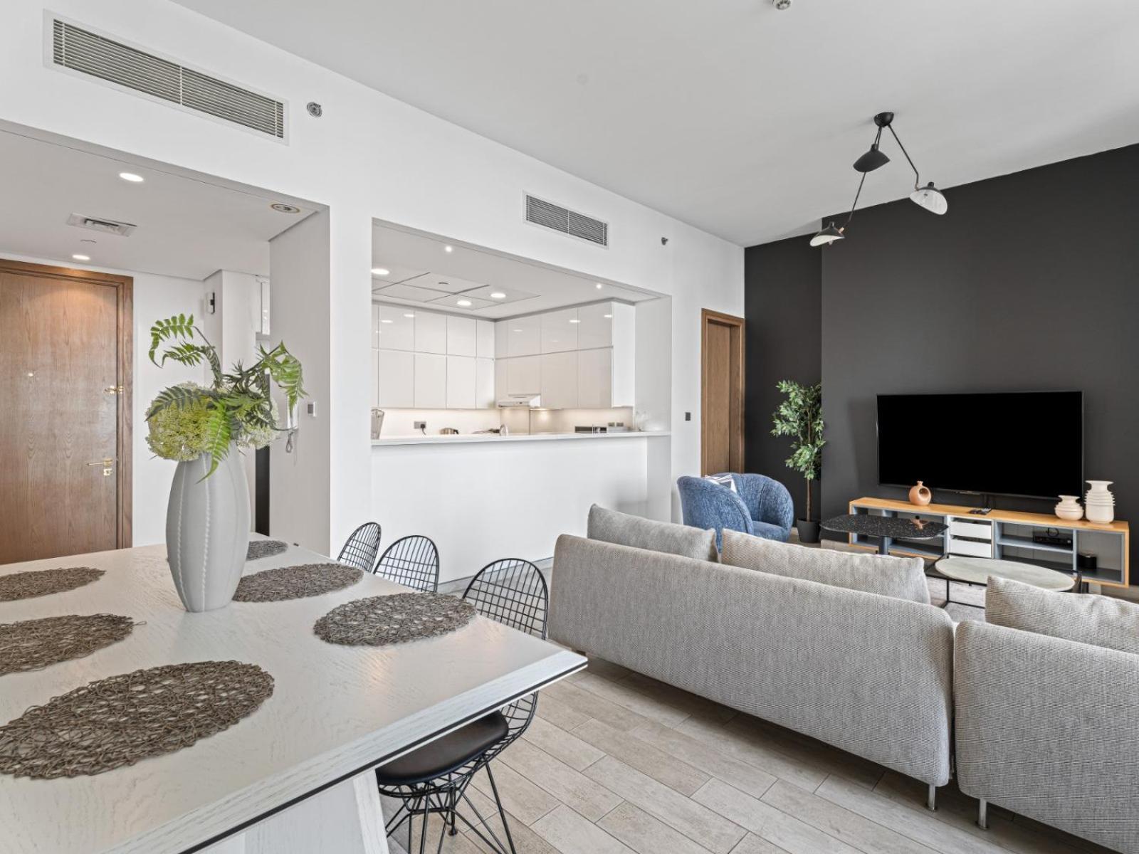 Chic Escape - 2br Guest At Atria, Business Bay Dubai