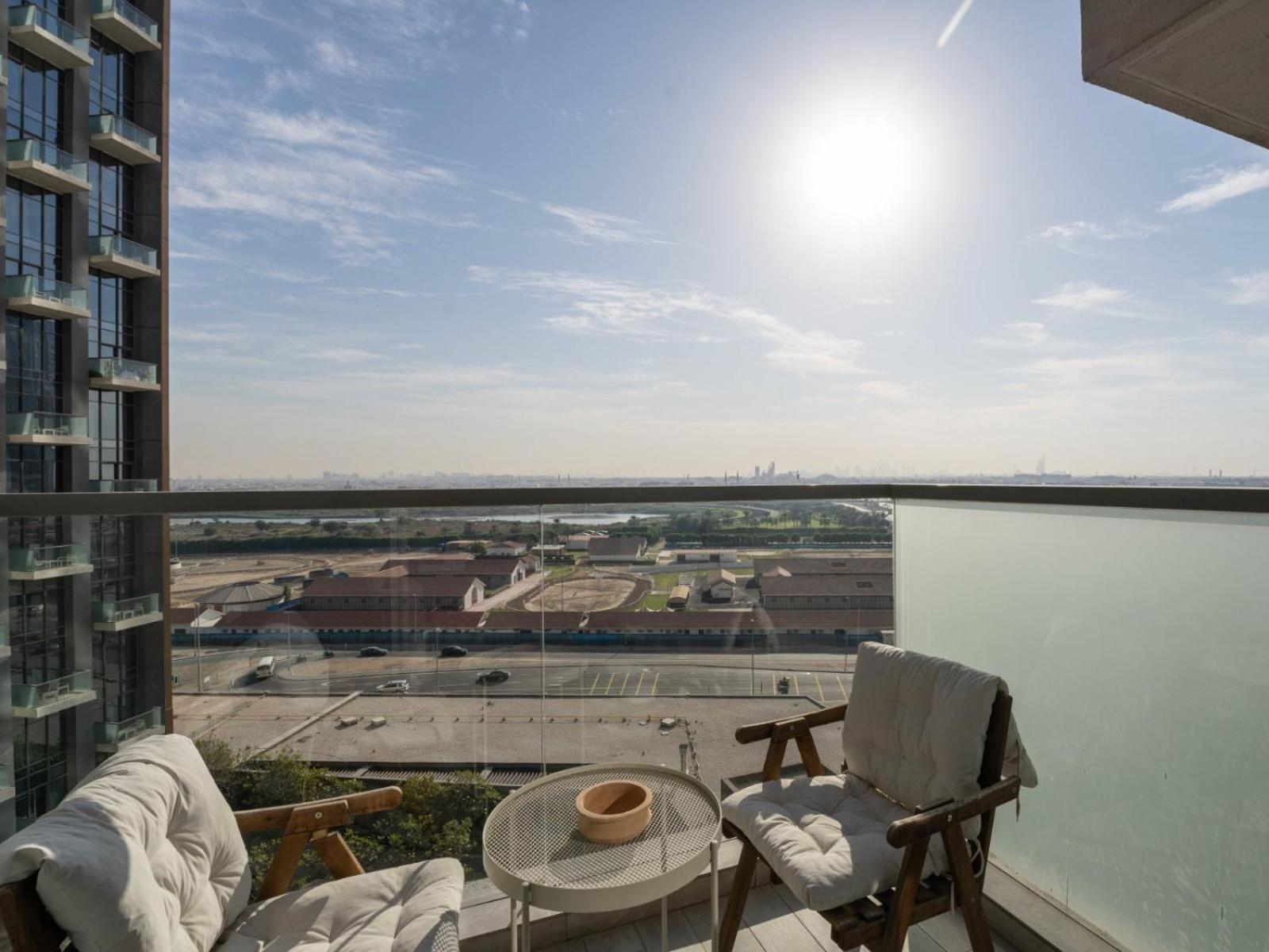 Chic Escape - 2br Guest At Atria, Business Bay Dubai