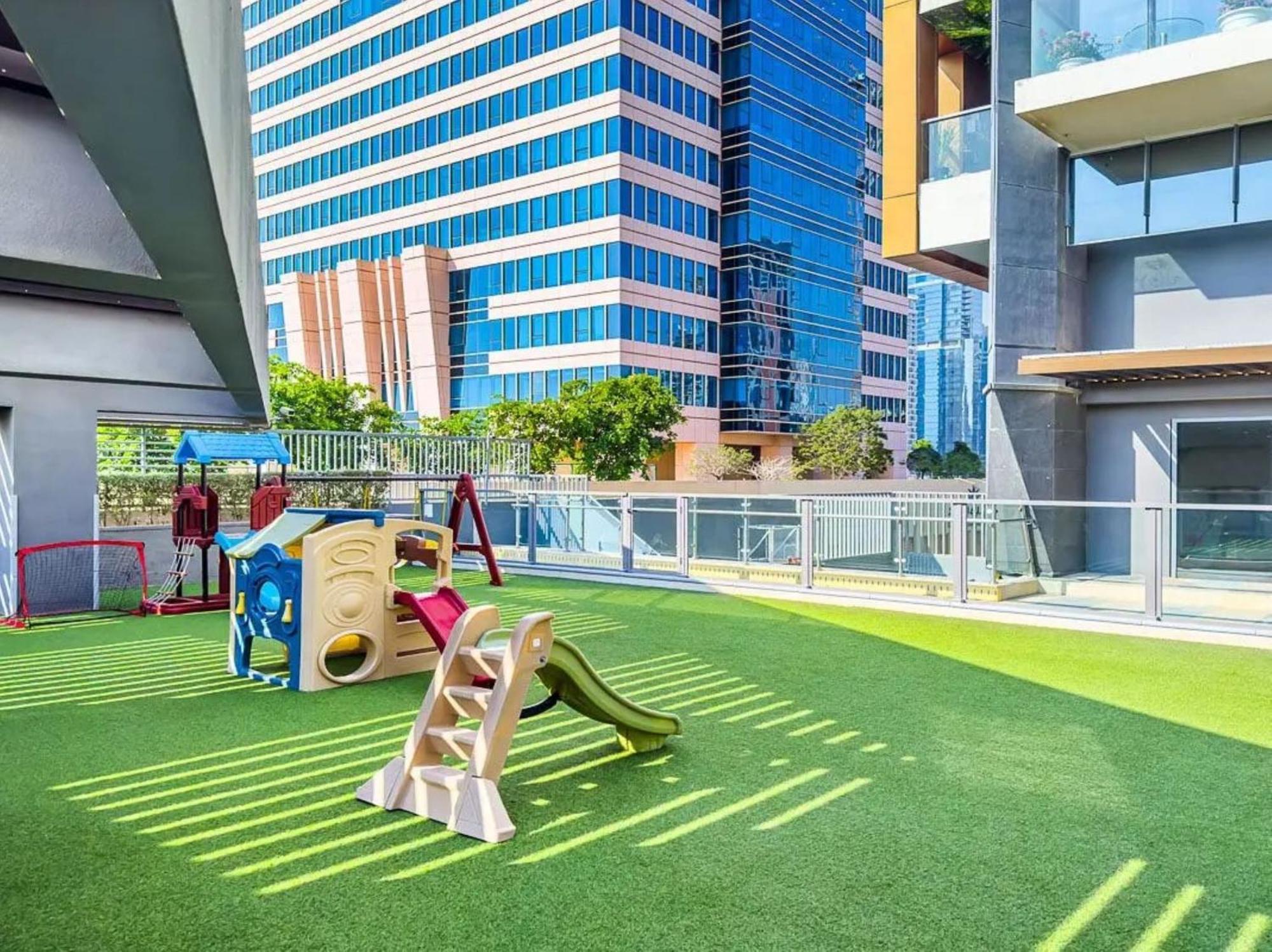 Chic Escape - 2br Guest At Atria, Business Bay